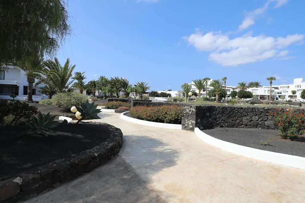 Casa Linda 2 Bed Apartment In Costa Teguise